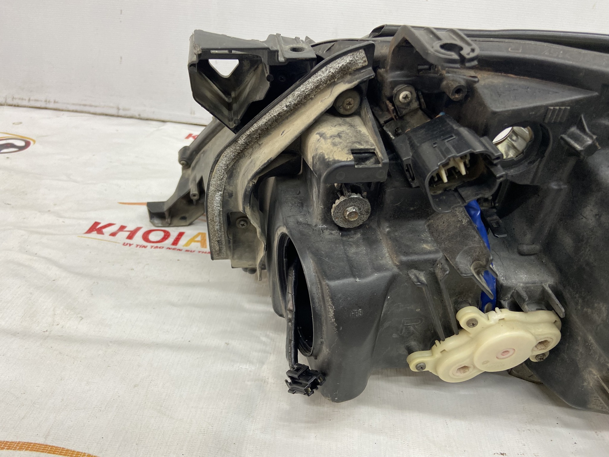 81145-60F80 Đèn Pha Lexus LX570 2013-2015 Bản Mỹ Vế Phụ (RH) 8114560F80