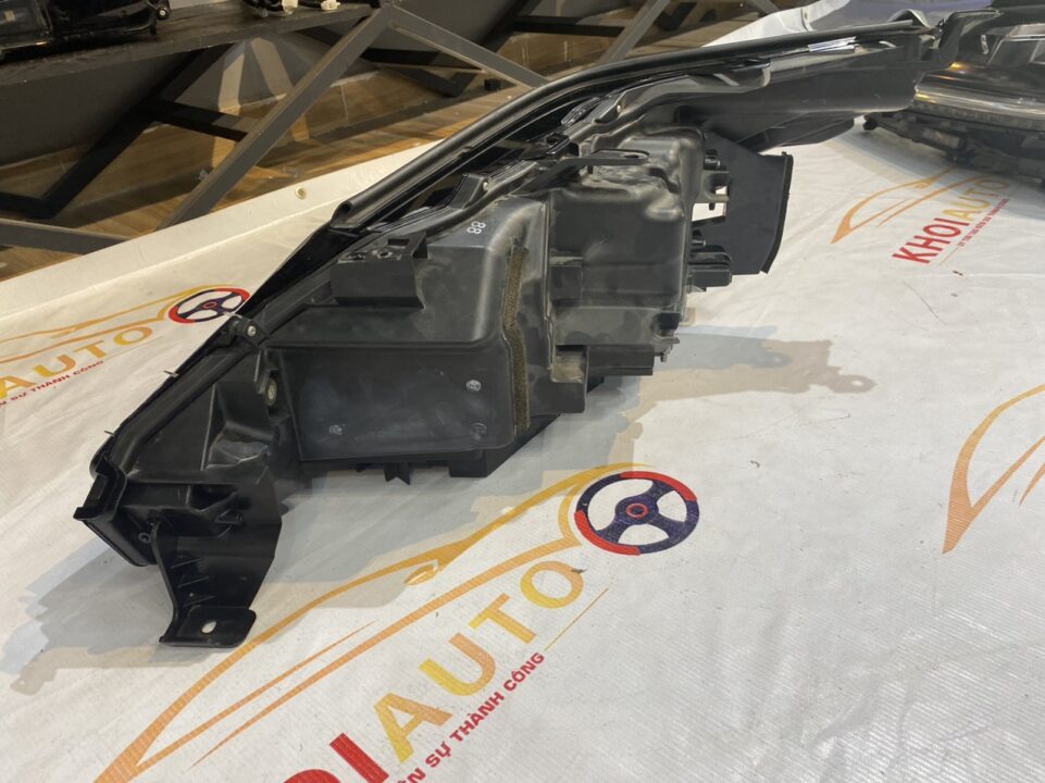 81145-60L11 Đèn Pha LEXUS LX570 20165-2020 Vế Phải(RH)8114560L11