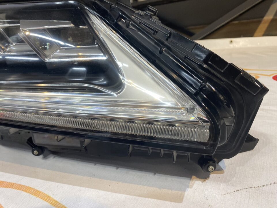 81145-60L11 Đèn Pha LEXUS LX570 20165-2020 Vế Phải(RH)8114560L11