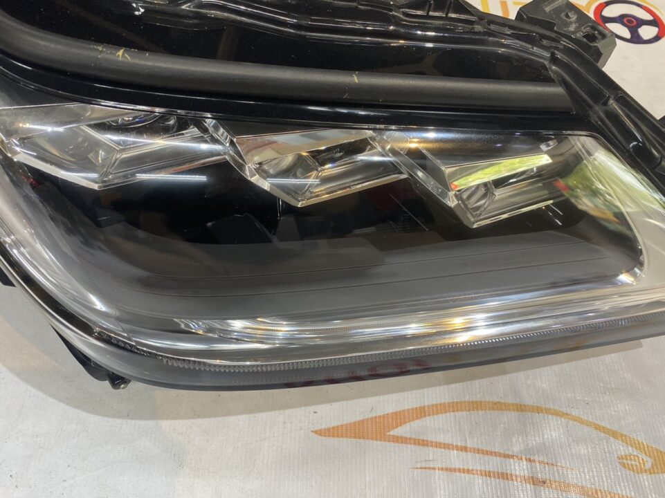 81145-60L11 Đèn Pha LEXUS LX570 20165-2020 Vế Phải(RH)8114560L11