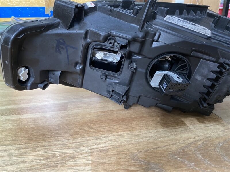 ĐÈN PHA VẾ PHẢI (RH) - Ảnh 4