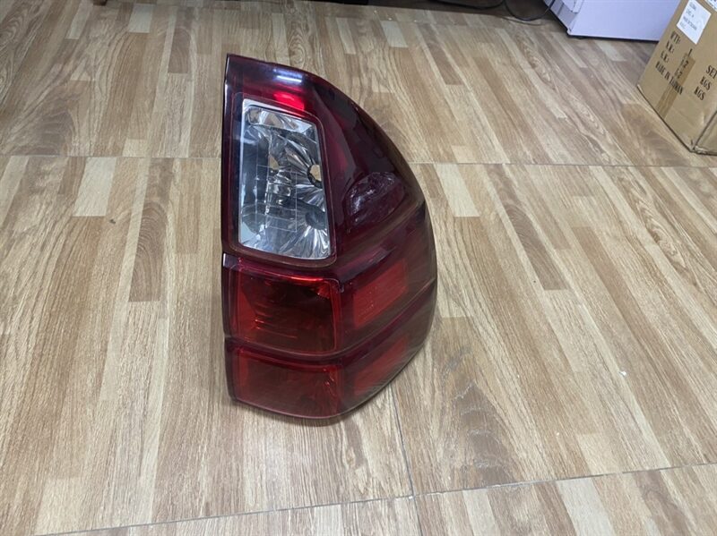 ĐÈN HẬU VẾ PHẢI (RH)