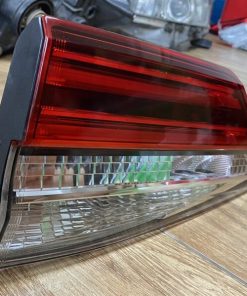 ĐÈN HẬU TRONG VẾ PHẢI(RH)