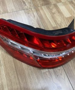 ĐÈN HẬU NGOÀI VẾ TRÁI(LH)