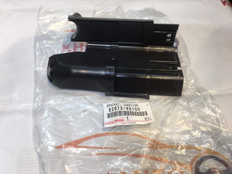 82673-48100 Miếng Thép Bắt Cầu Trì Phía Trong (BRACKET JUNCTION) Lexus RX SERIES 2019-2022 8267348100