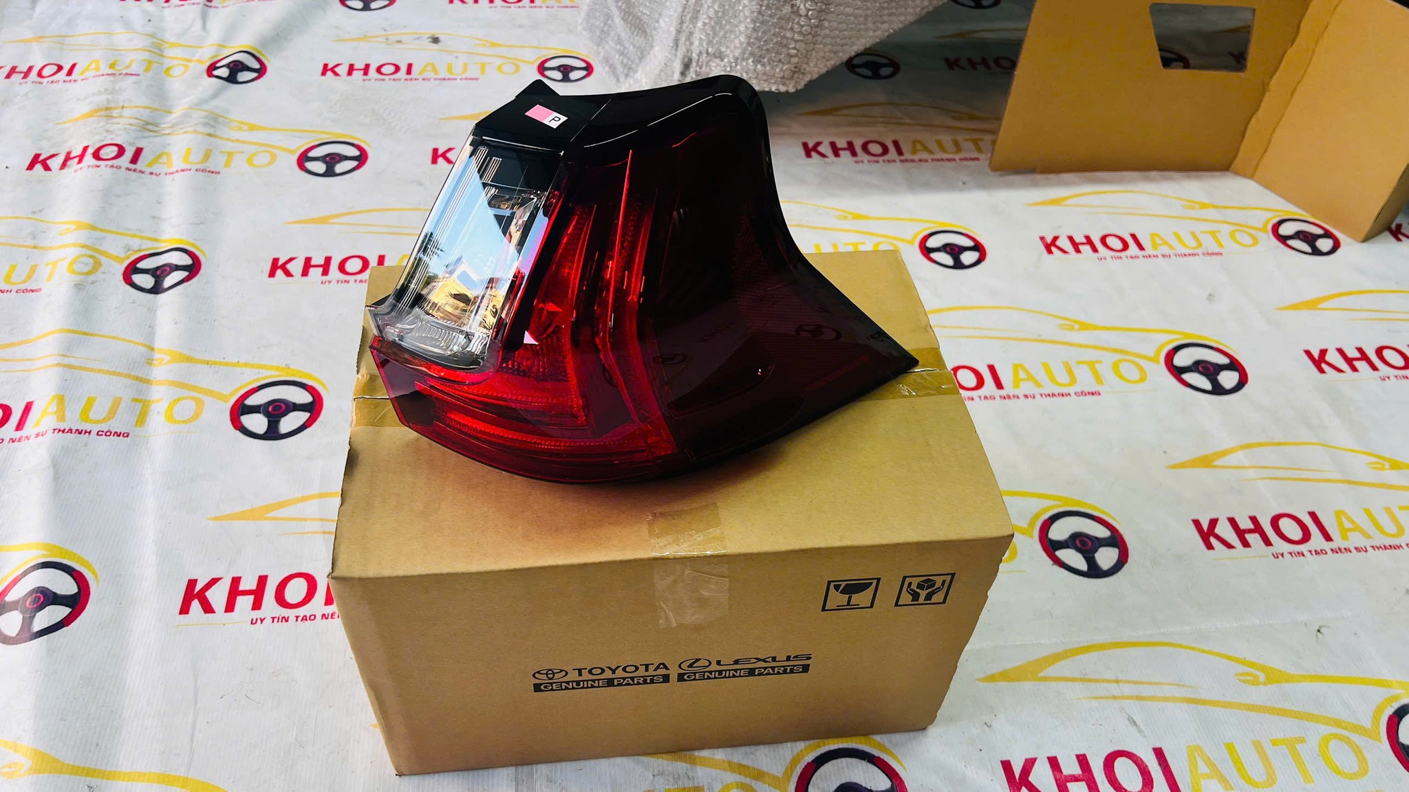 81551-60C20 Đèn Hậu Ngoài LEXUS LX570 2016-2020 Phải(RH)8155160C20 Mới Xịn Chính Hãng