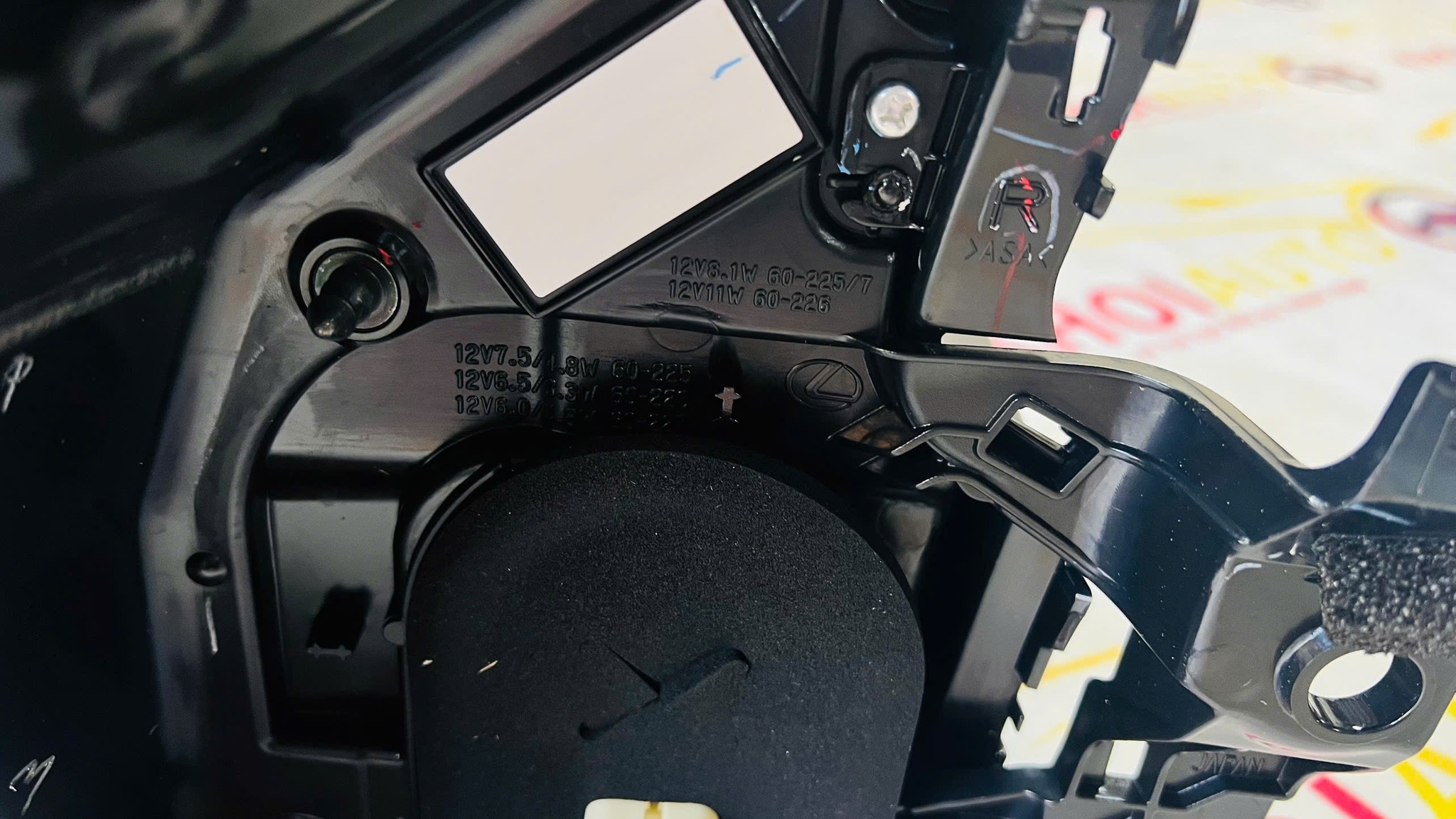 81551-60C20 Đèn Hậu Ngoài LEXUS LX570 2016-2020 Phải(RH)8155160C20 Mới Xịn Chính Hãng