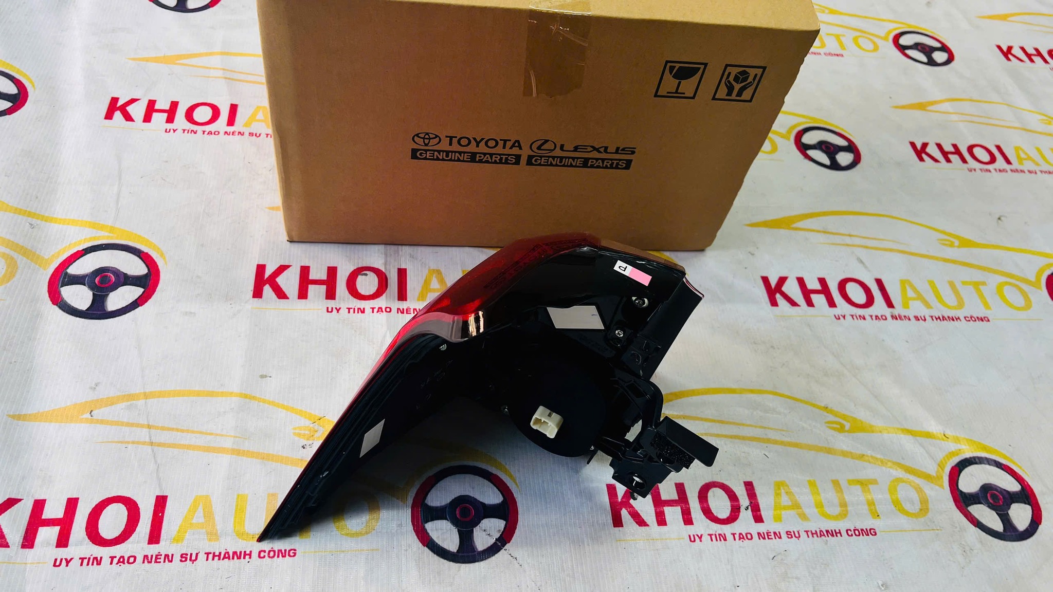 81551-60C20 Đèn Hậu Ngoài LEXUS LX570 2016-2020 Phải(RH)8155160C20 Mới Xịn Chính Hãng