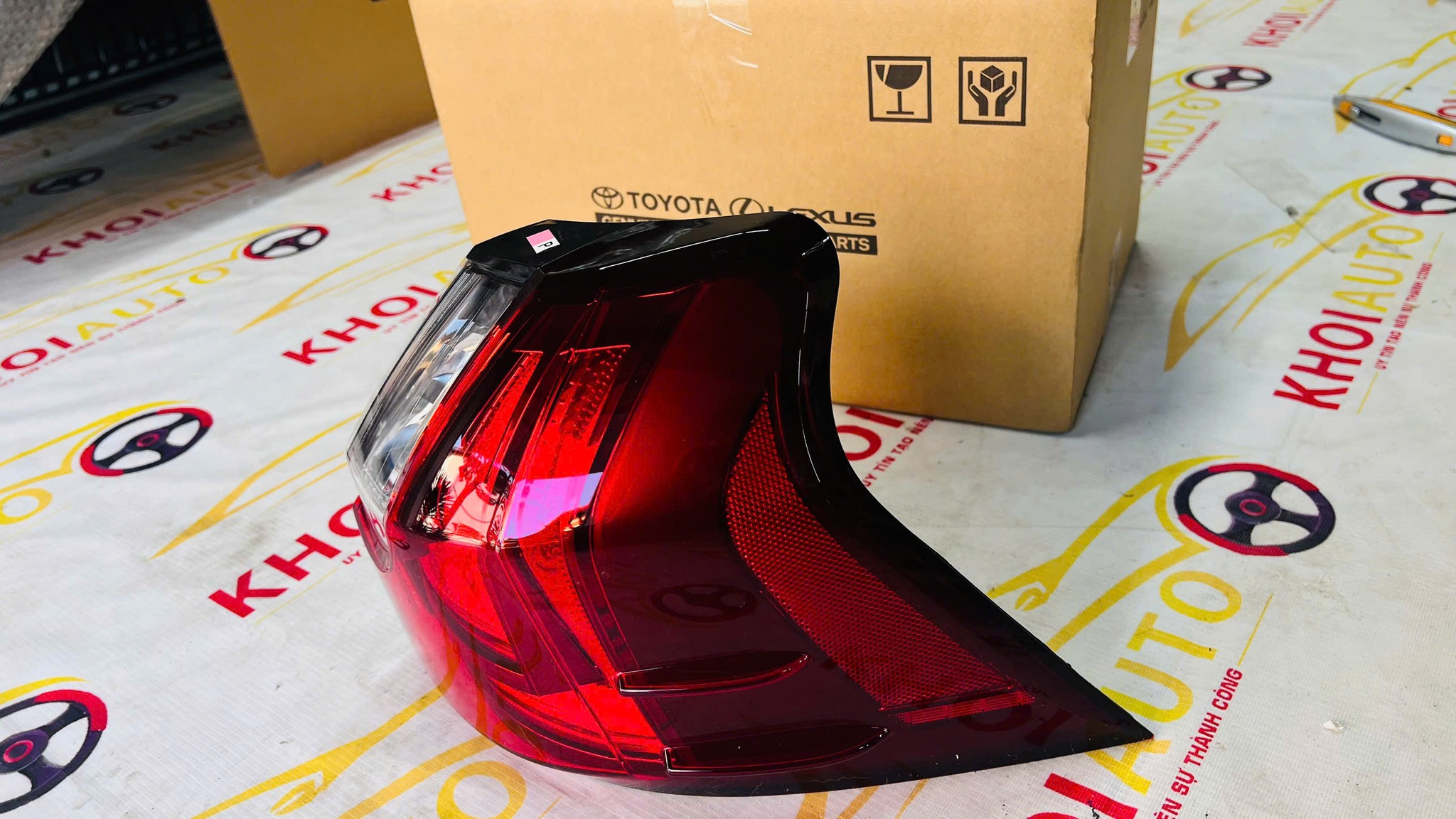 81551-60C20 Đèn Hậu Ngoài LEXUS LX570 2016-2020 Phải(RH)8155160C20 Mới Xịn Chính Hãng