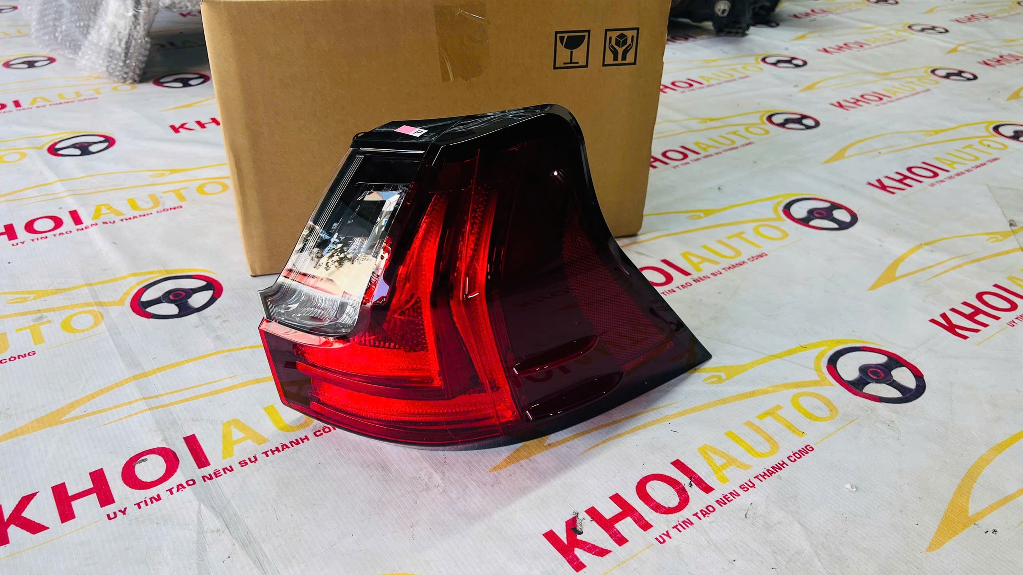 81551-60C20 Đèn Hậu Ngoài LEXUS LX570 2016-2020 Phải(RH)8155160C20 Mới Xịn Chính Hãng