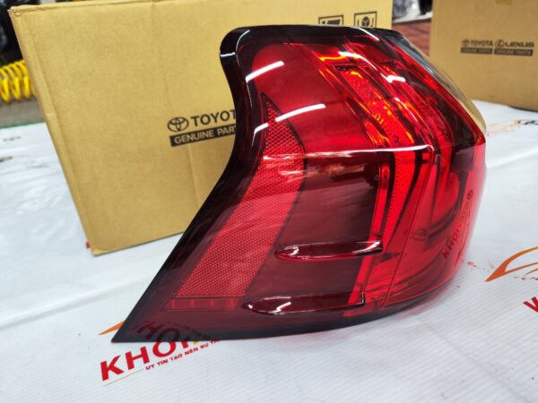 81561 60C20 Den Hau Ngoai Moi Xin LEXUS LX570 2016 2020 Ve TraiLH8156160C20 7