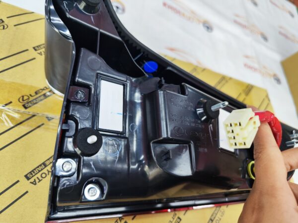 81580 60420 Den Hau Trong Moi Xin LEXUS LX570 2016 2020 Ve PhaiRH8158060420 6