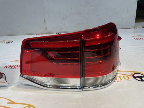 Bo Den Hau Cho Xe TOYOTA LANDCRUISER LC200 2016 2020 GBT 12