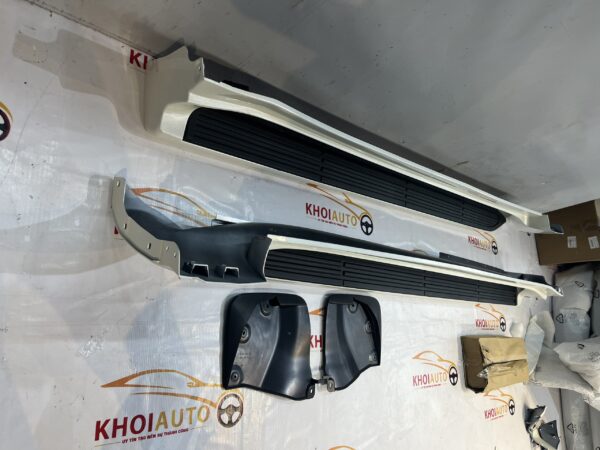 Bac Len XuongBe Buoc TOYOTA LANDCRUISER 2023 LC300 Trung Dong 8