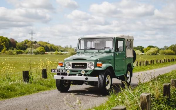 Toyota Land Cruiser chay dien tri gia 62 ty dong