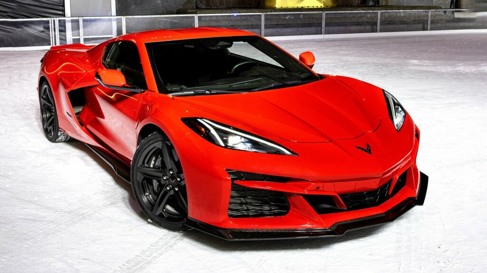 2024 chevrolet corvette e ray nyc 103 1024x576 4749