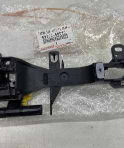 Alternative view of 69202-60080 Xương Tay Nắm Cửa Trước Phía Ngoài  LEXUS LX600 Vế Trái (LH) 6920260080