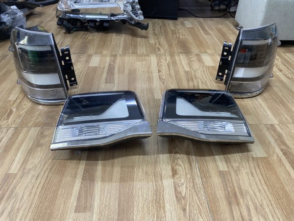 Đèn Hậu TOYOTA Land Cruiser 2016-2020 Màu Đen