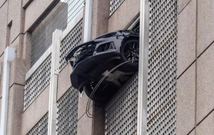 tai xe quen ve so chevrolet camaro suyt lao tu tang 6 xuong dat