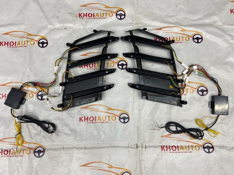 53112-60440 Ốp Lưới Tản Nhiệt Dưới TOYOTA Land Cruiser 2021-2024  LC300 Vế Phải(RH) Bản Độ Có Đèn 5311260440