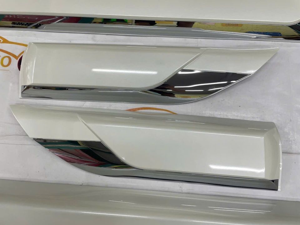 Nẹp Mạ Cánh Cửa TOYOTA LANDCRUISER LC300 2023-2025 Màu Trắng