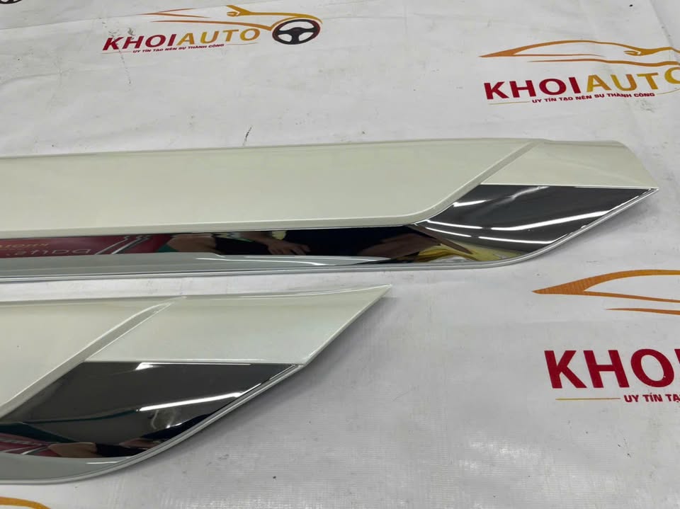 Nẹp Mạ Cánh Cửa TOYOTA LANDCRUISER LC300 2023-2025 Màu Trắng