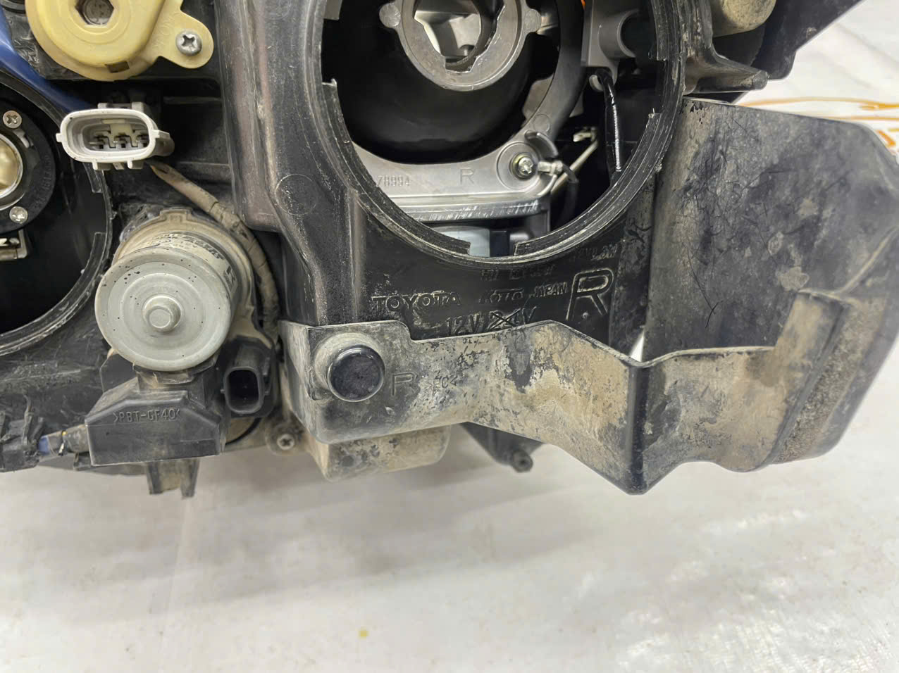 81130-60D60 Đèn Pha LEXUS LX570 2009-2012 Vế Phải(RH)8113060D60