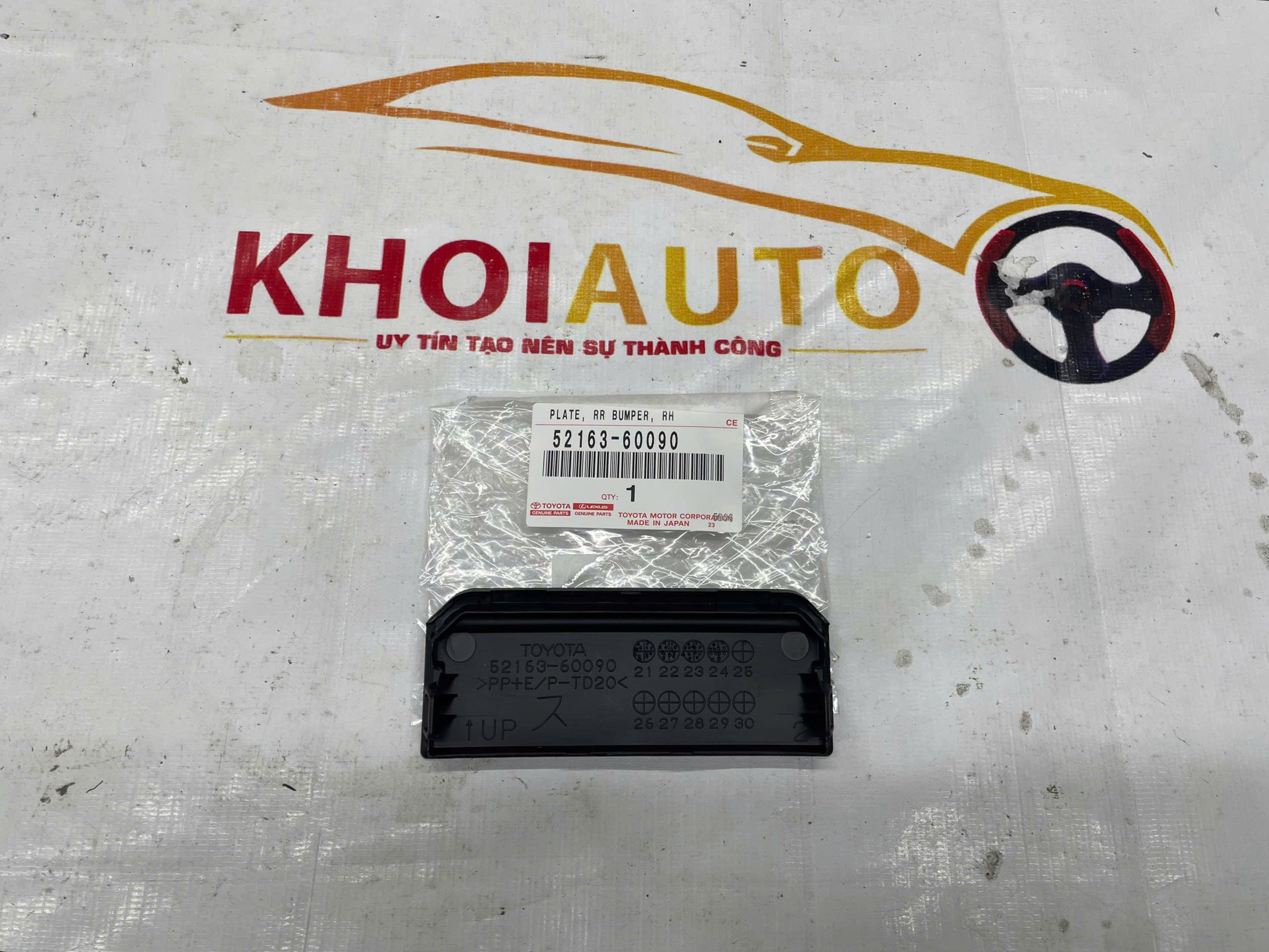 52163-60090 Miếng Đệm Bước Lên Xuống Cản Sau TOYOTA Land Cruiser LC300 2021-2024 5216360090