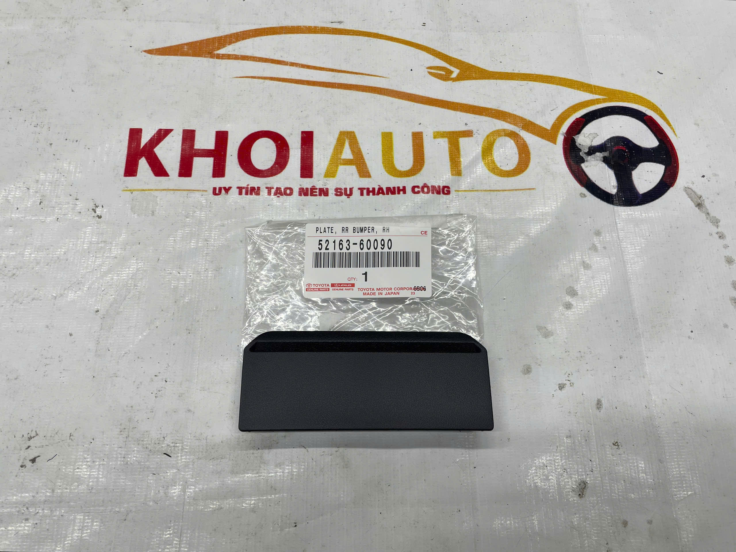 52163-60090 Miếng Đệm Bước Lên Xuống Cản Sau TOYOTA Land Cruiser LC300 2021-2024 5216360090