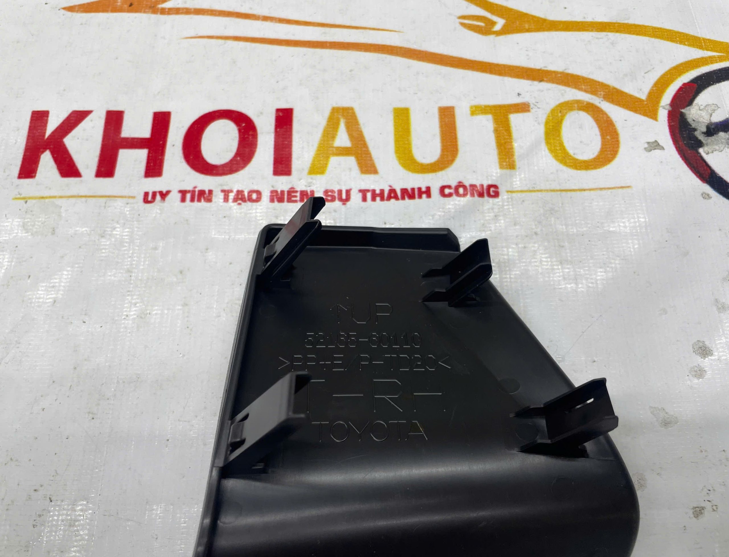 52165-60110 Ốp cản Sau TOYOTA Land Cruiser LC300 2021-2024 Vế Phải(RH)5216560110