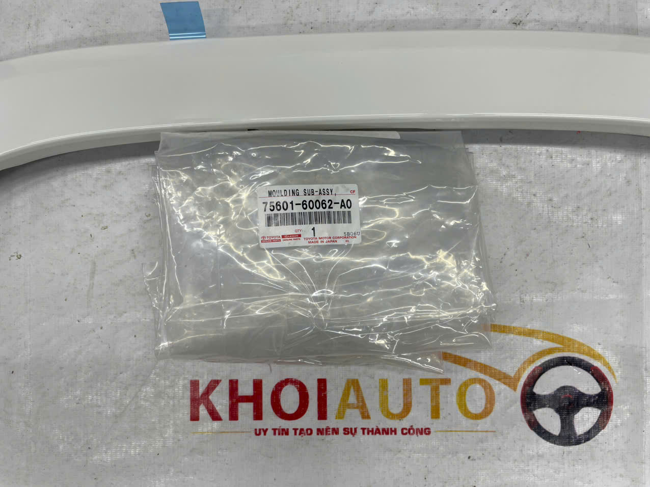 75601-60062-A0 Ốp Nhựa Tai Xe Trước TOYOTA Land Cruiser LC300 2021-2024 Vế Phải(RH)7560160062A0