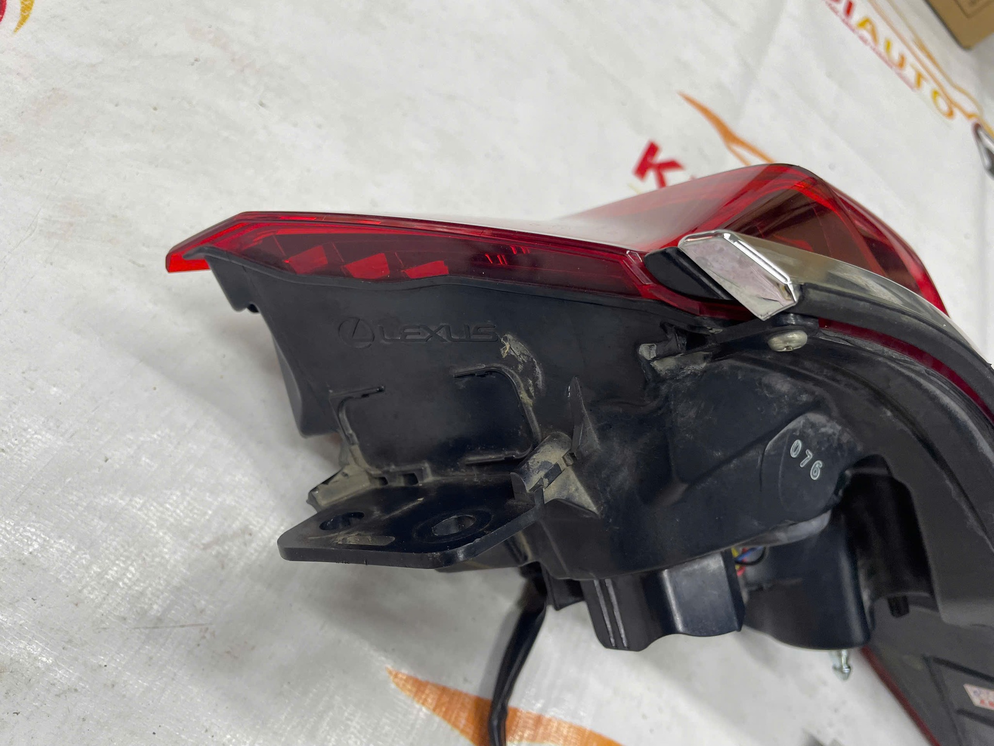 81561-33790 Đèn Hậu Ngoài LEXUS ES SERIES 2019-2021 Vế Trái(LH)8156133790