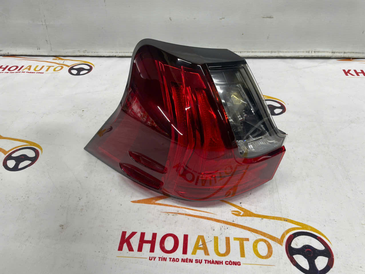 81561-60C00 Đèn Hậu Ngoài LEXUS LX570 2016-2022 OLD Vế Trái(LH)8156160C00