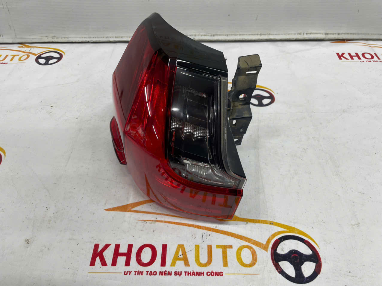 81561-60C00 Đèn Hậu Ngoài LEXUS LX570 2016-2022 OLD Vế Trái(LH)8156160C00