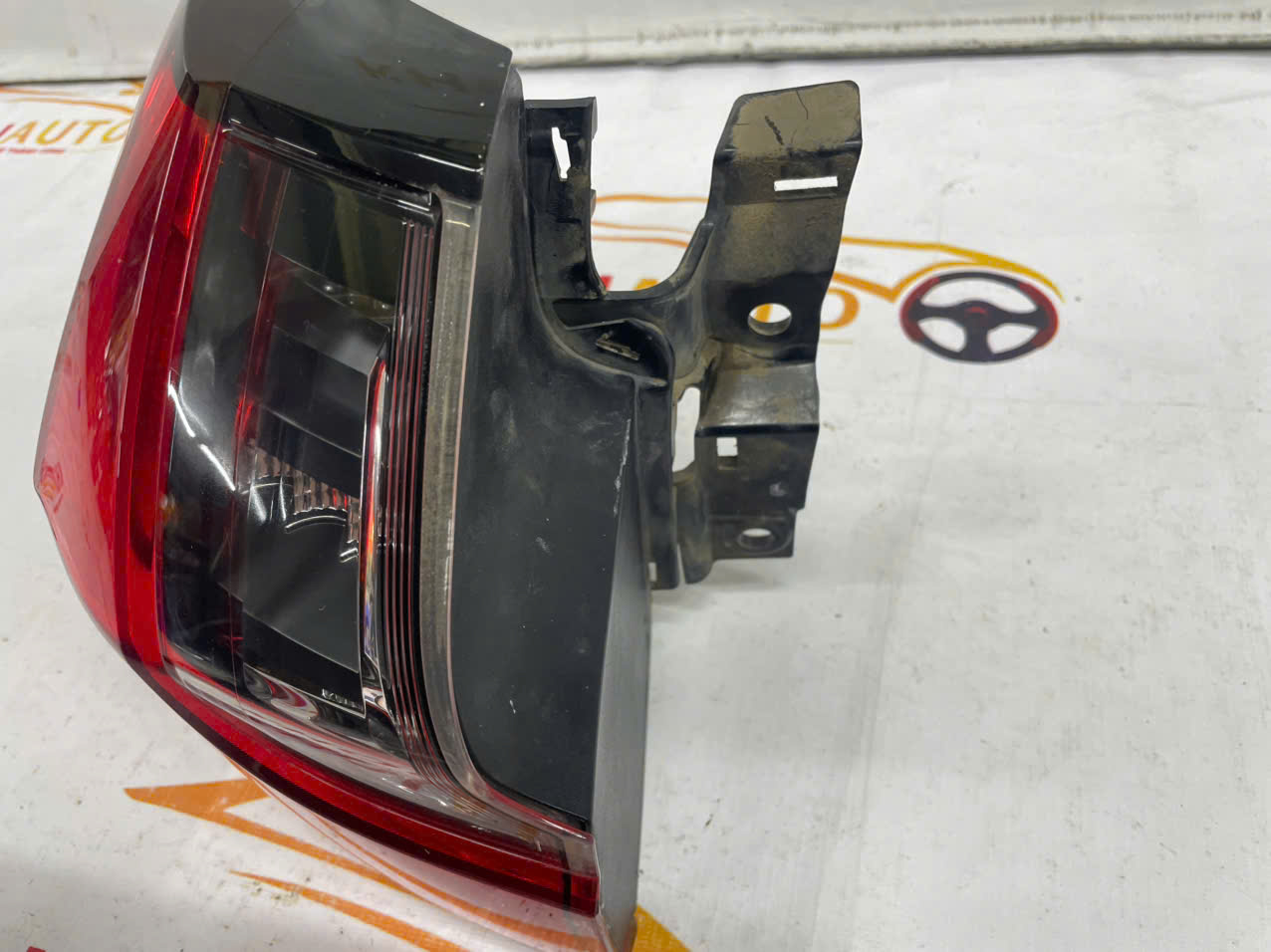 81561-60C00 Đèn Hậu Ngoài LEXUS LX570 2016-2022 OLD Vế Trái(LH)8156160C00