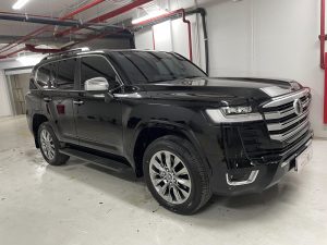Nâng Cấp Độ Toyota Land Cruiser LC300 Trung Đông Chính Hãng – Màu Đen Sang Trọng 2025