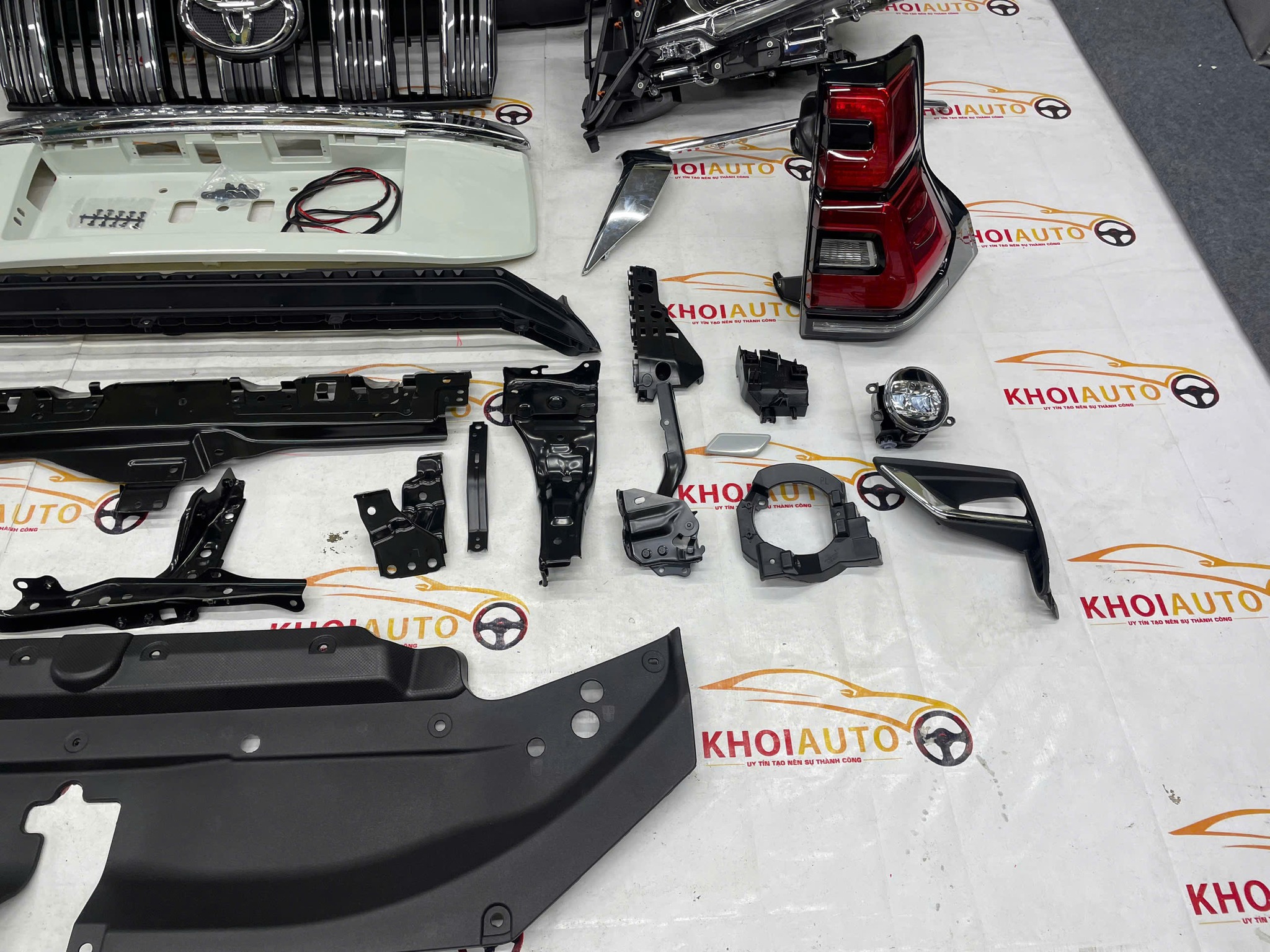 Nâng Đời Toyota Prado 2010-2016 Lên Phiên Bản 2020 - Body Kit Cao Cấp