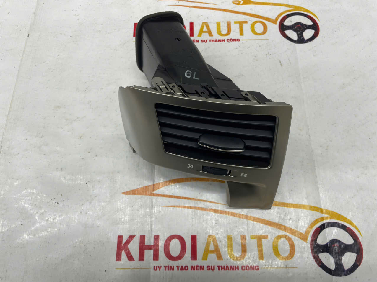 55670-60271 Cửa Gió Điều Hòa Trung Tâm LEXUS LX570 2013-2015 Vế Trái(LH)