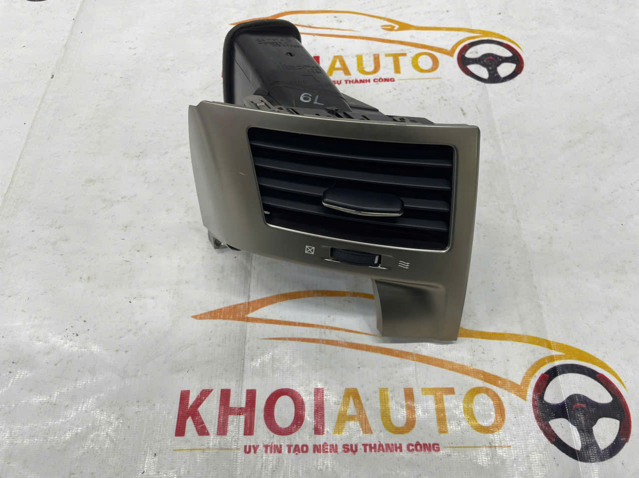 55670-60271 Cửa Gió Điều Hòa Trung Tâm LEXUS LX570 2013-2015 Vế Trái(LH)