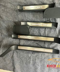 Ốp Bậc Cửa Toyota Land Cruiser LC200 (2016-2020) Chống Trầy Có Đèn Hàng Cao Cấp