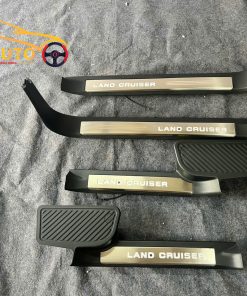 Ốp Bậc Cửa Toyota Land Cruiser LC200 (2016-2020) Chống Trầy Có Đèn Hàng Cao Cấp