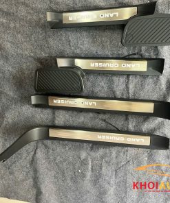 Ốp Bậc Cửa Toyota Land Cruiser LC200 (2016-2020) Chống Trầy Có Đèn Hàng Cao Cấp