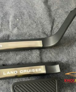 Ốp Bậc Cửa Toyota Land Cruiser LC200 (2016-2020) Chống Trầy Có Đèn Hàng Cao Cấp