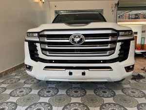 Hình ảnh phía TRước,Sau Khi Lắp BODYKIT Độ LANDCRUISER LC300 Trung Đông