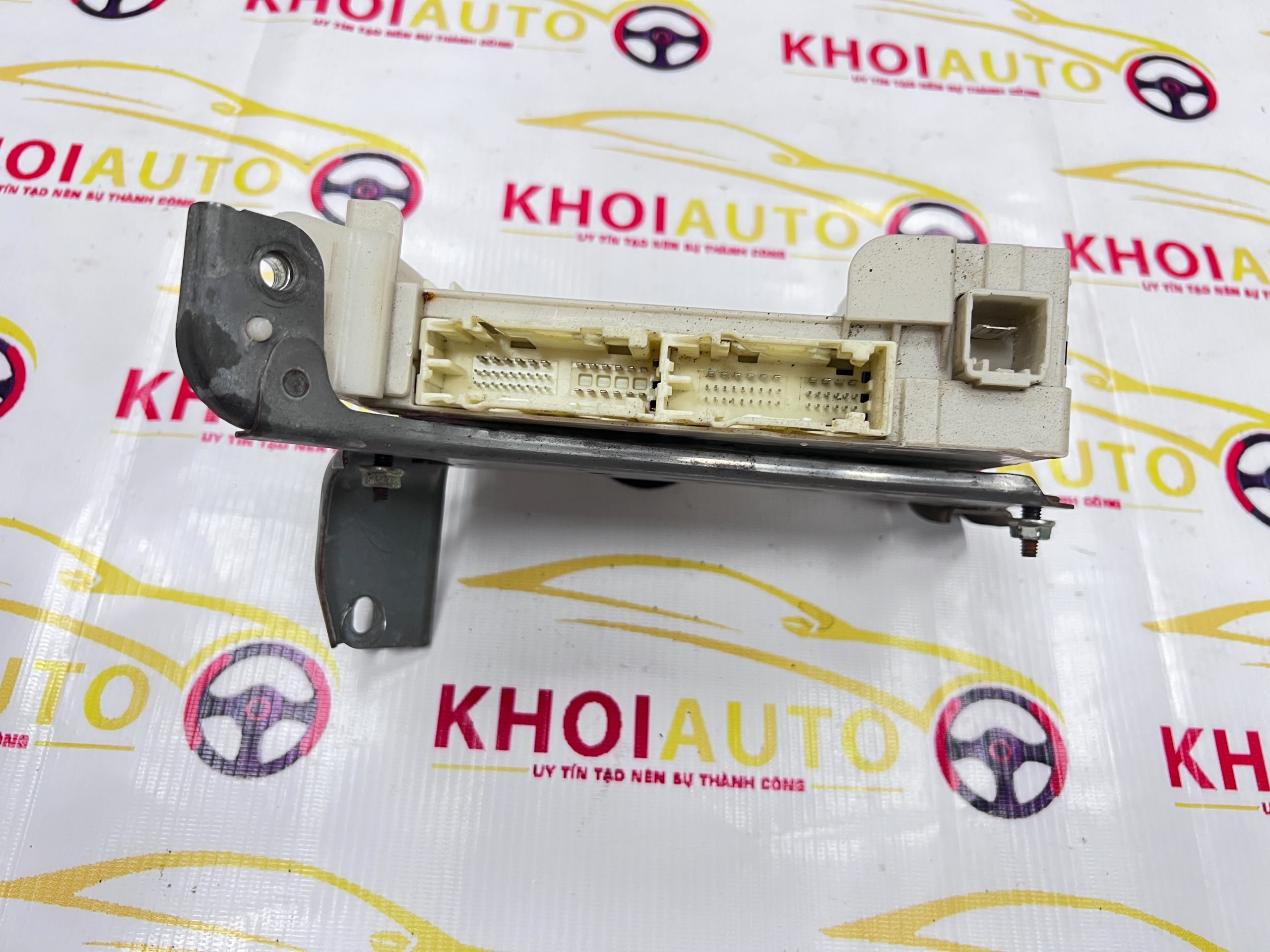 82730-48J20 Hộp Cầu Trì Taplo LEXUS RX350 RX450h 2009-2015 8273048J20 Bãi Tháo Xe