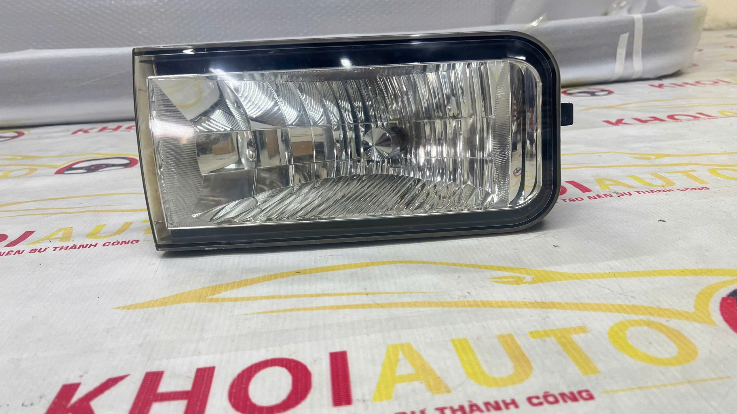 81221-60141 Đèn Gầm TOYOTA Land Cruiser 2008-2010 Trái(LH)8122160141 Bãi Tháo Xe