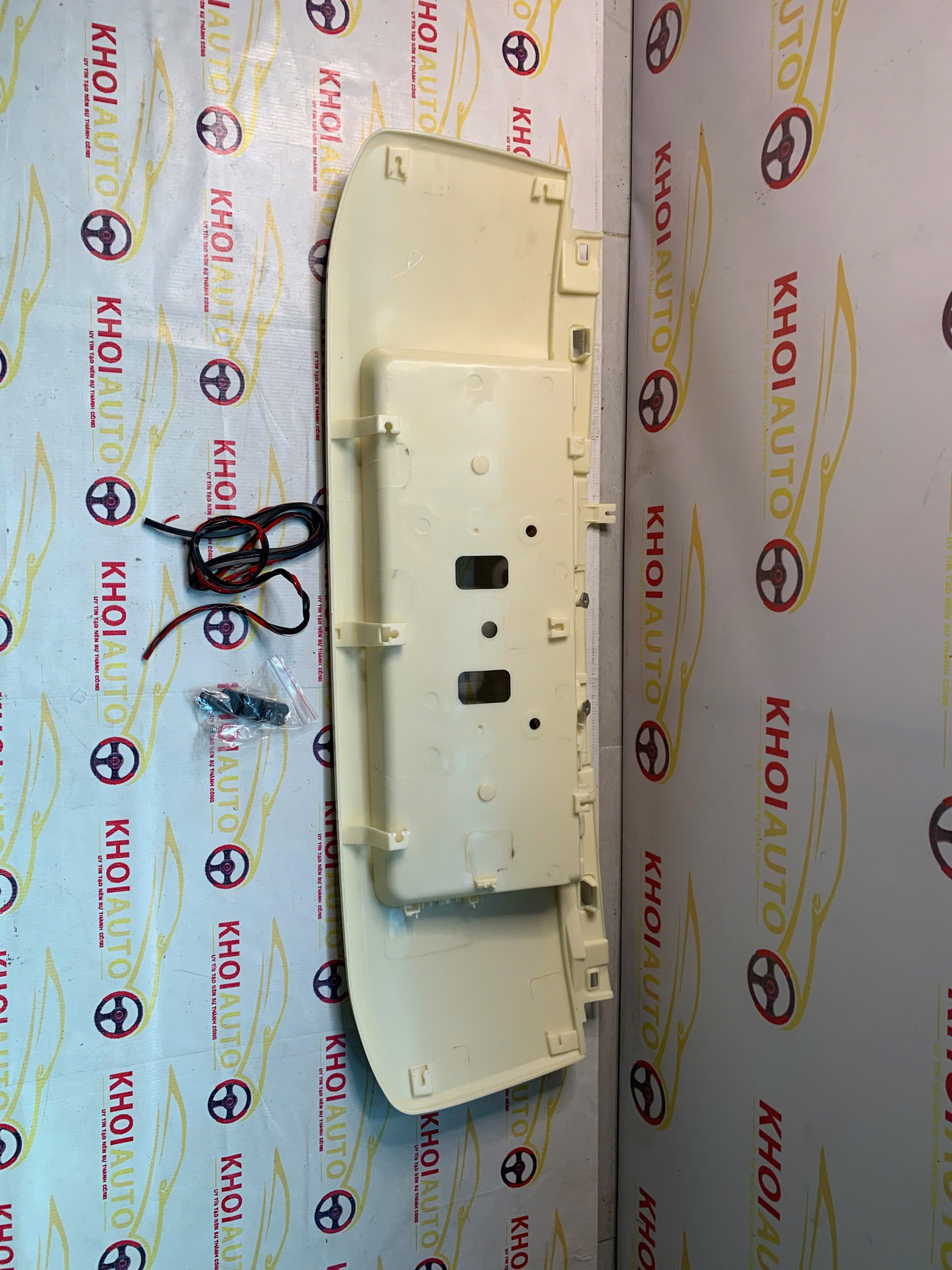 76801-60461-A0 Treo Biển Số Cốp Sau TOYOTA PRADO 2018-2020 7680160461A0 OEM