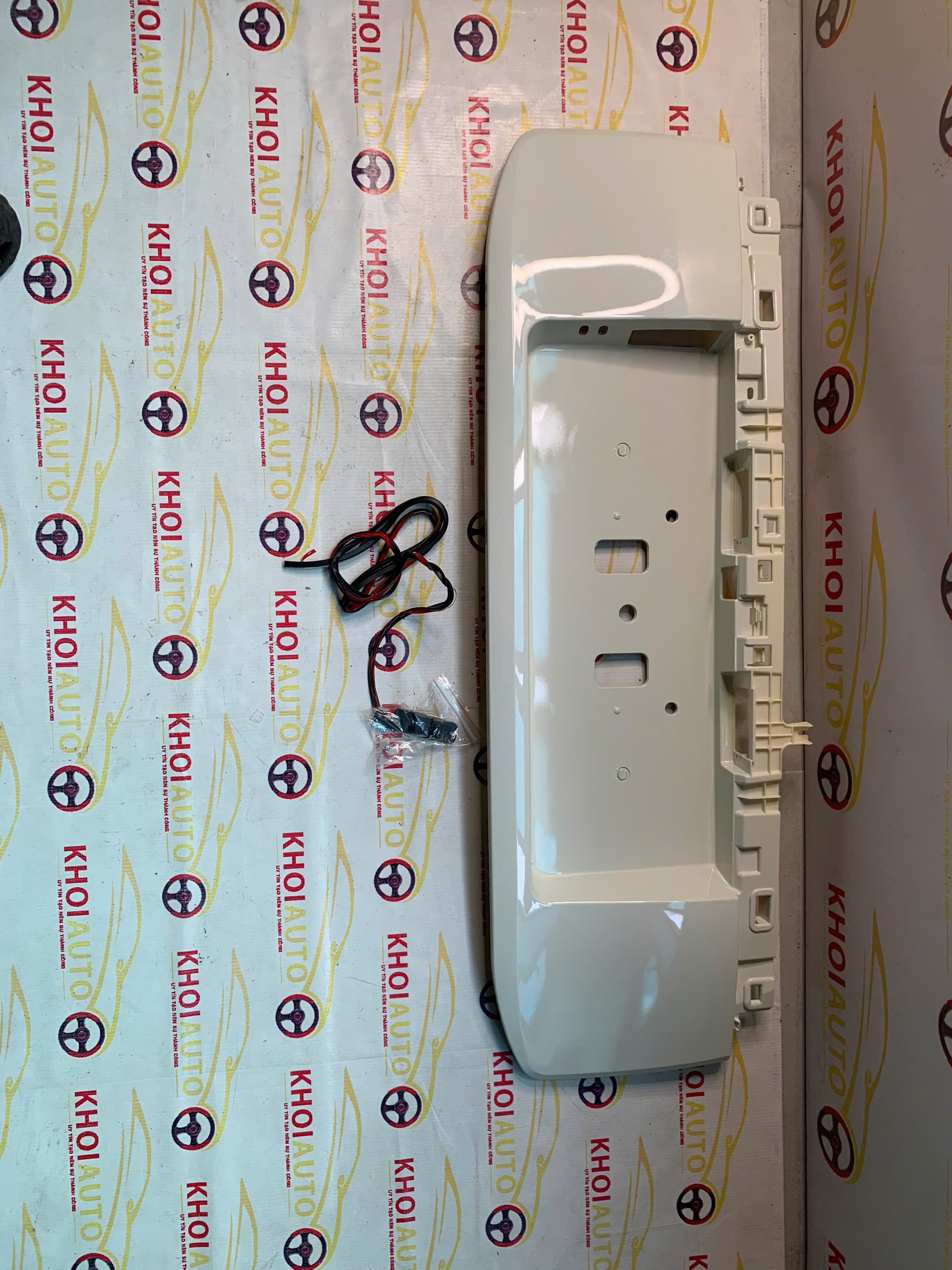 76801-60461-A0 Treo Biển Số Cốp Sau TOYOTA PRADO 2018-2020 7680160461A0 OEM