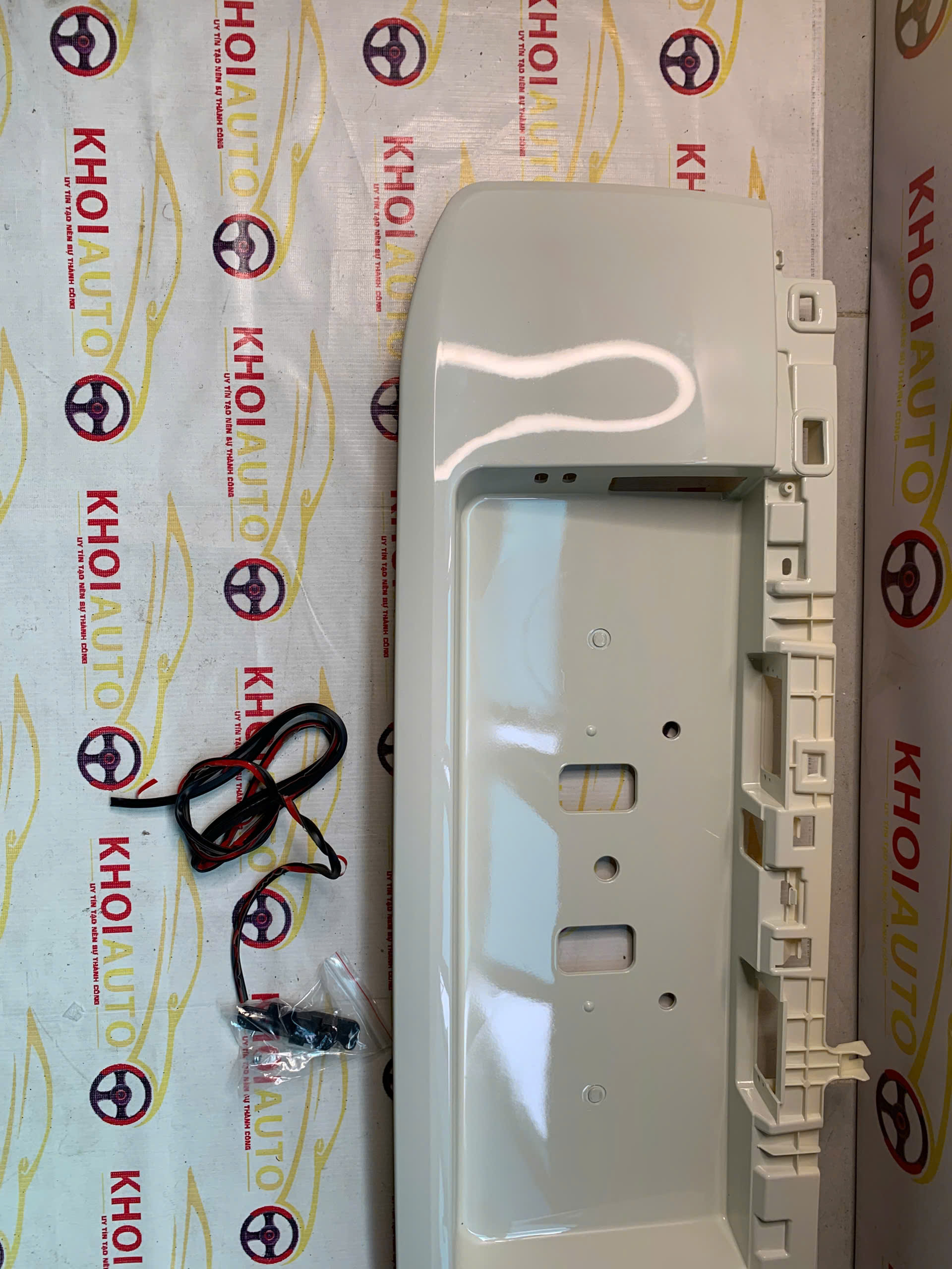 76801-60461-A0 Treo Biển Số Cốp Sau TOYOTA PRADO 2018-2020 7680160461A0 OEM
