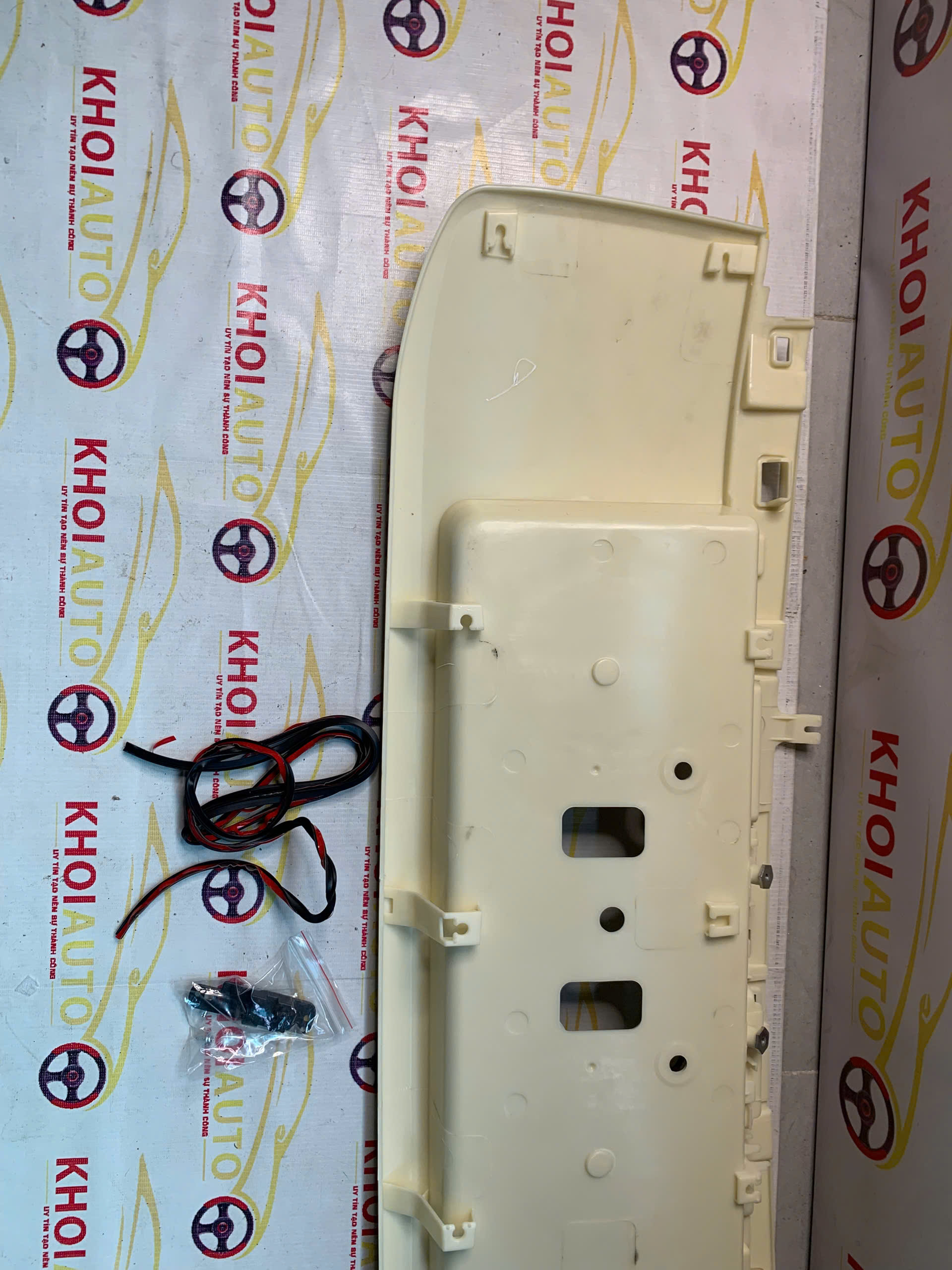 76801-60461-A0 Treo Biển Số Cốp Sau TOYOTA PRADO 2018-2020 7680160461A0 OEM